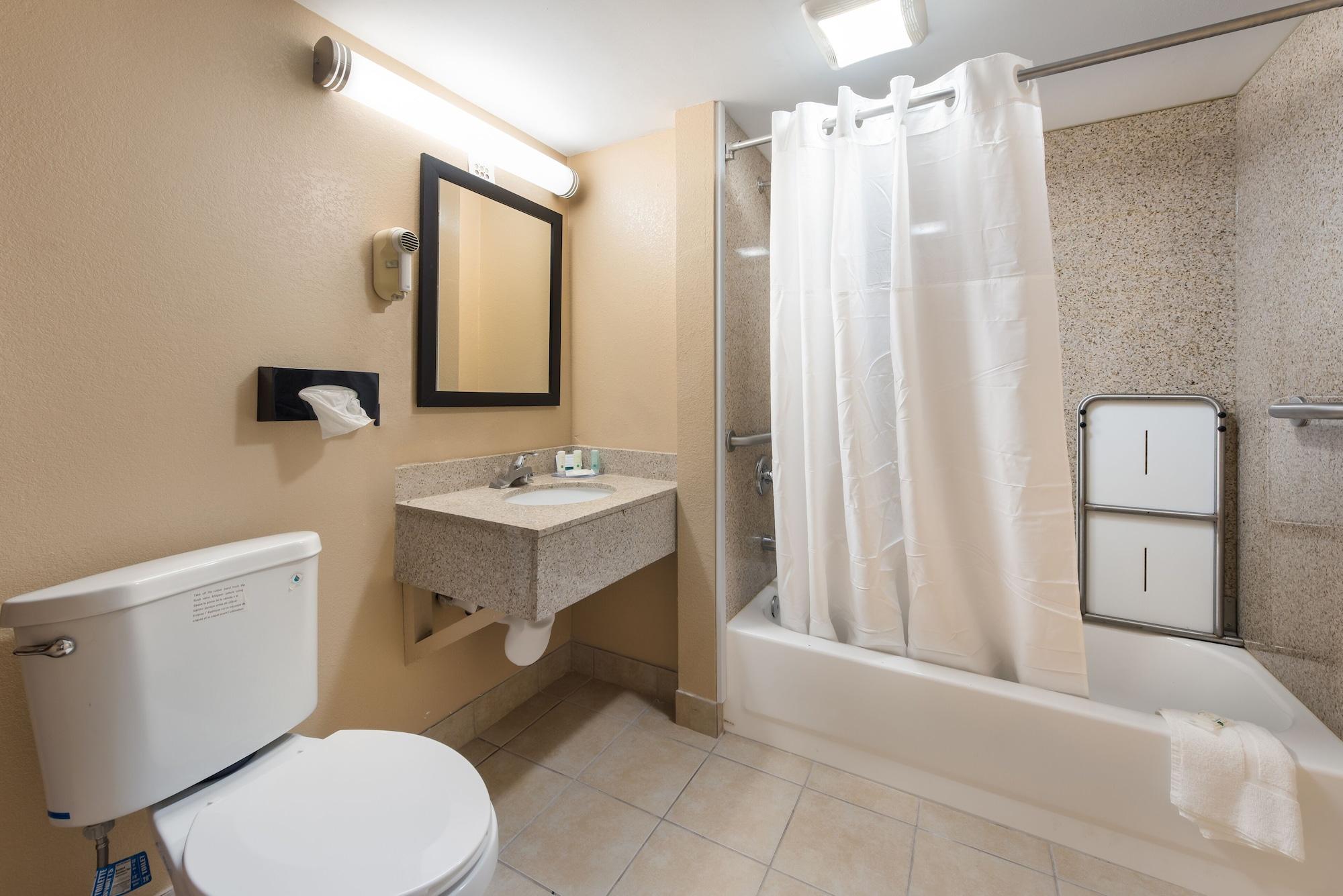 Quality Inn & Suites Цинциннати Экстерьер фото