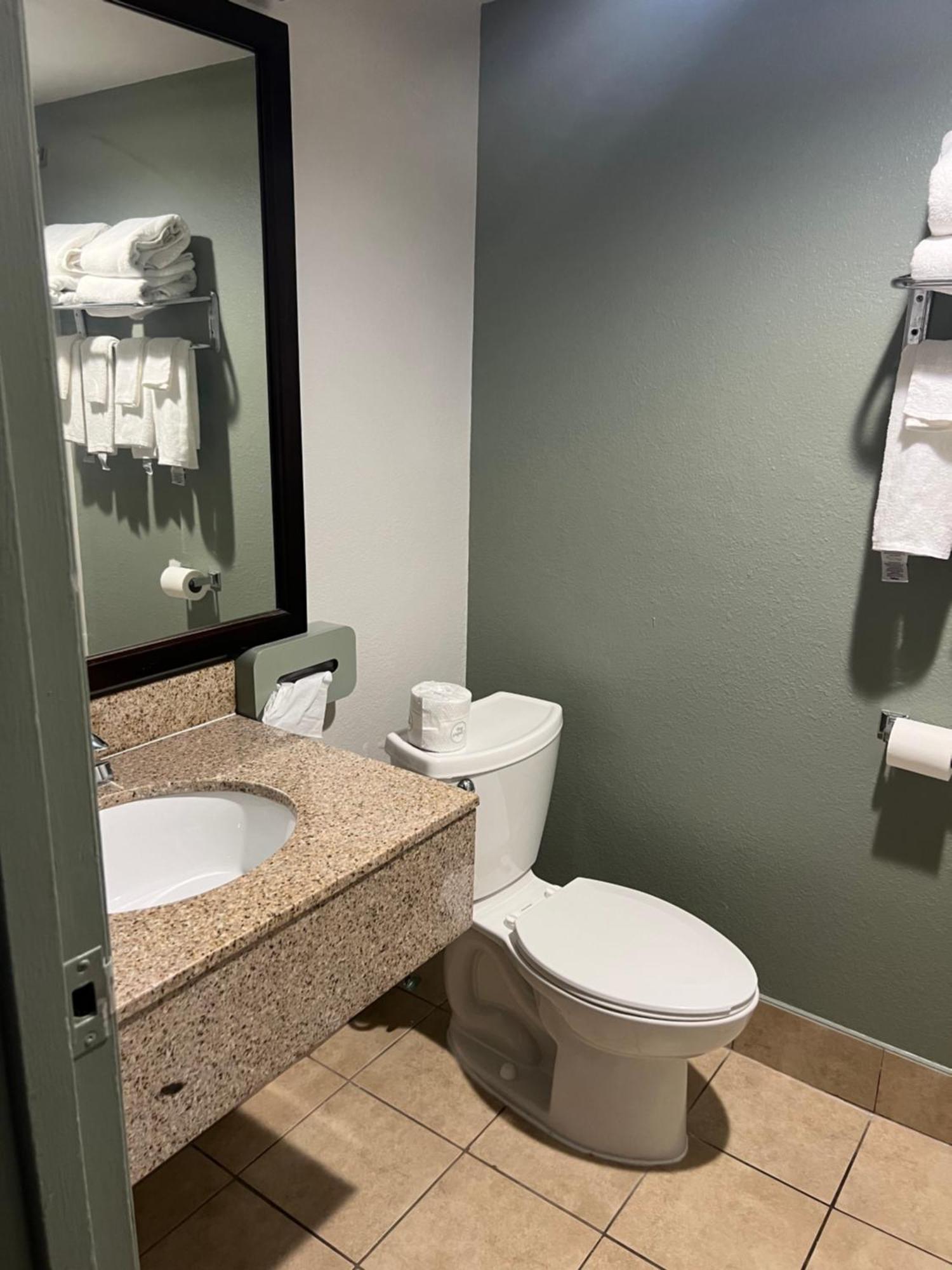 Quality Inn & Suites Цинциннати Экстерьер фото
