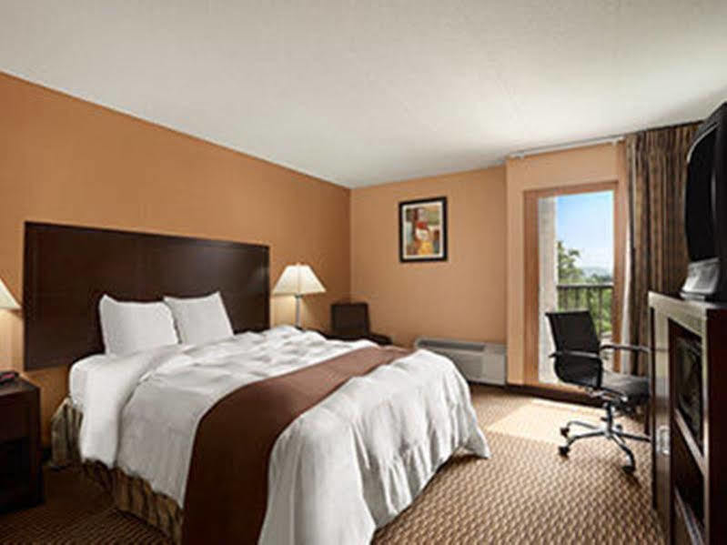 Quality Inn & Suites Цинциннати Экстерьер фото