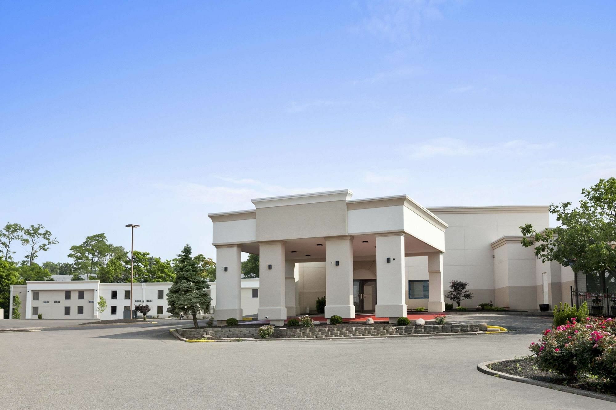 Quality Inn & Suites Цинциннати Экстерьер фото