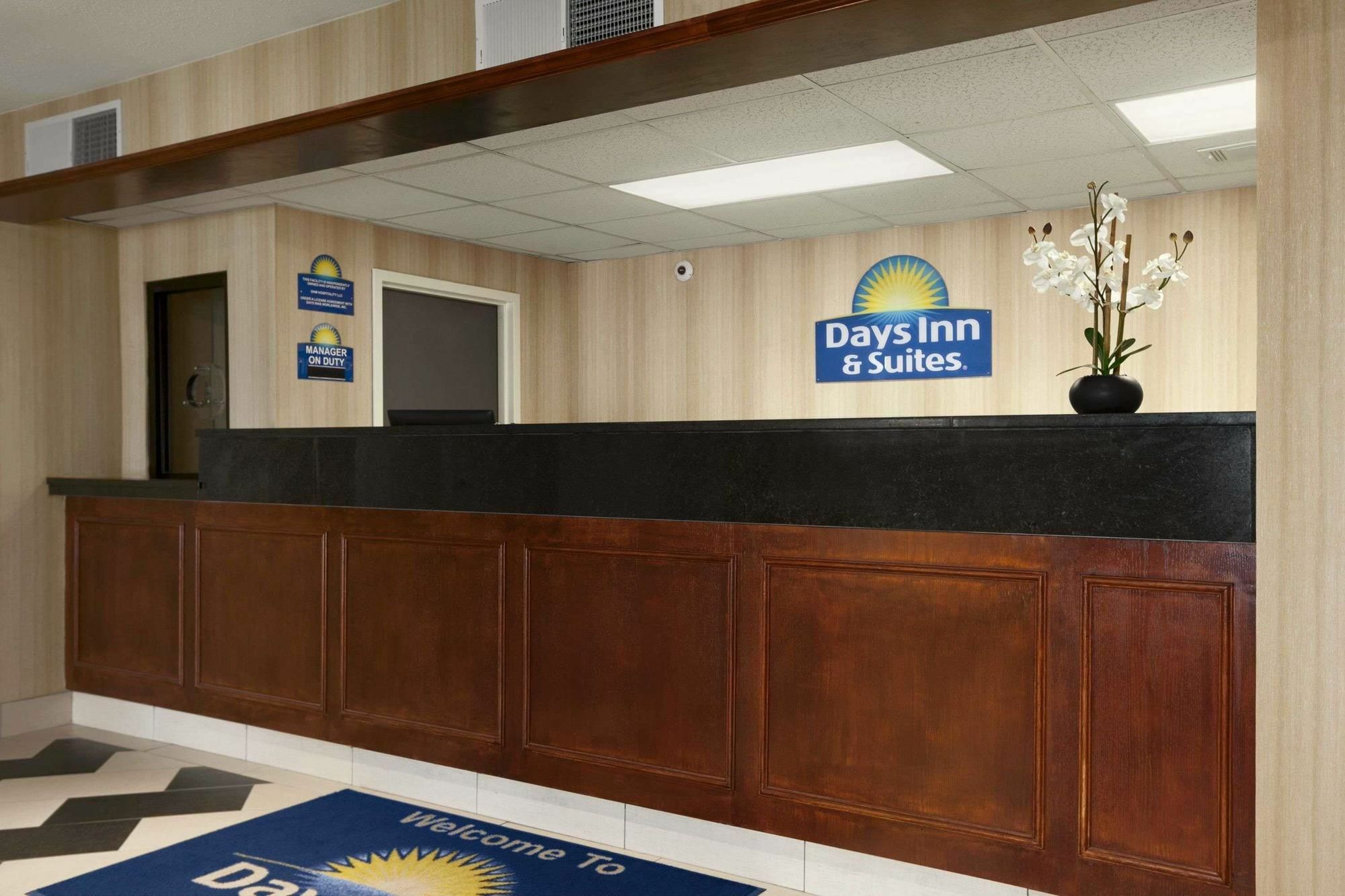 Quality Inn & Suites Цинциннати Экстерьер фото